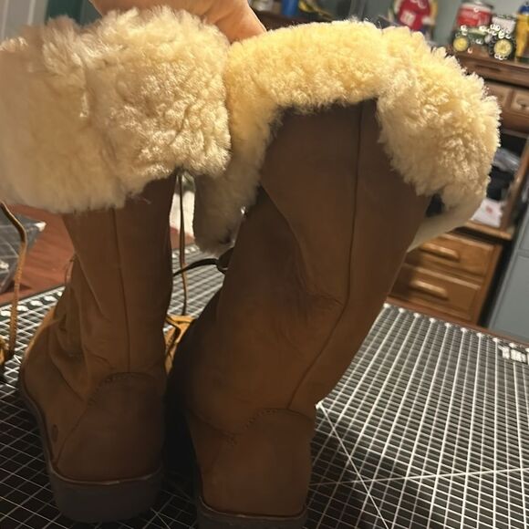 NWT Born Sheep Skin Lace up Boots 10 - Picture 4 of 8